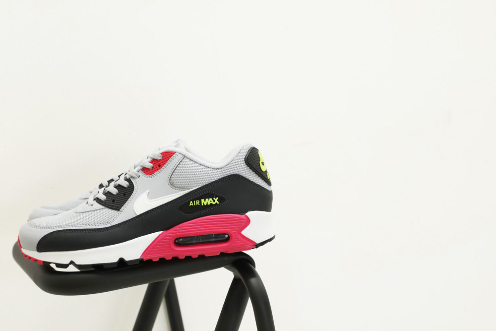 NIKE SPORTSWEAR<br>AIR MAX 90 ESSENTIAL