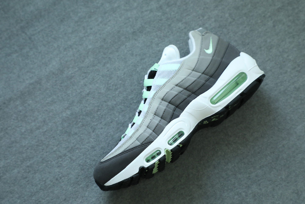 NIKE SPORTSWEAR<br>AIR MAX 95