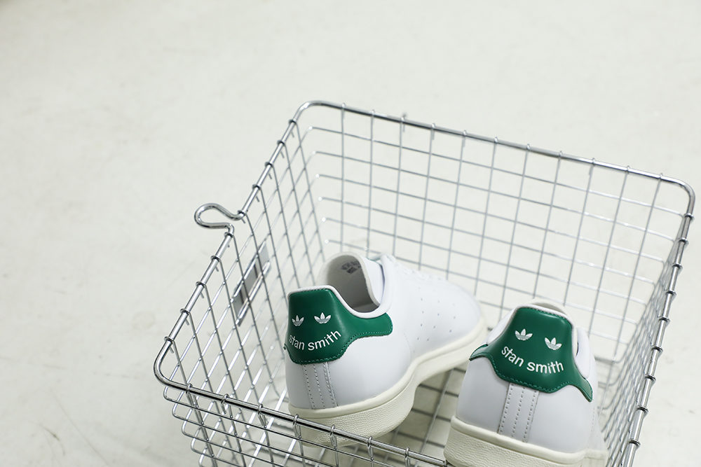 adidas Originals<br>STAN SMITH
