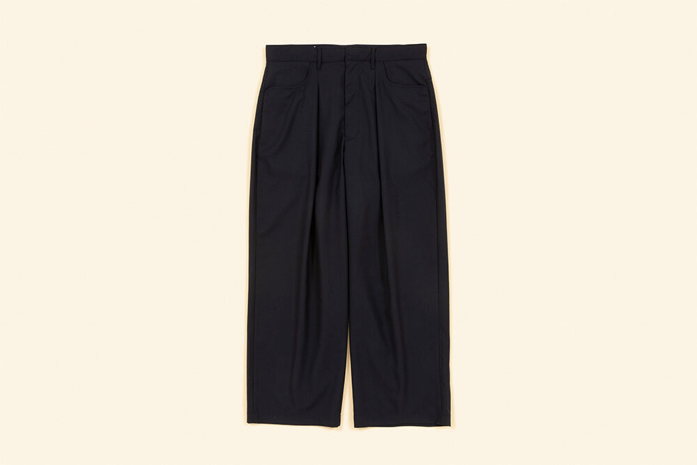 FARAH <br>One-tuck Wide Tapered Pants