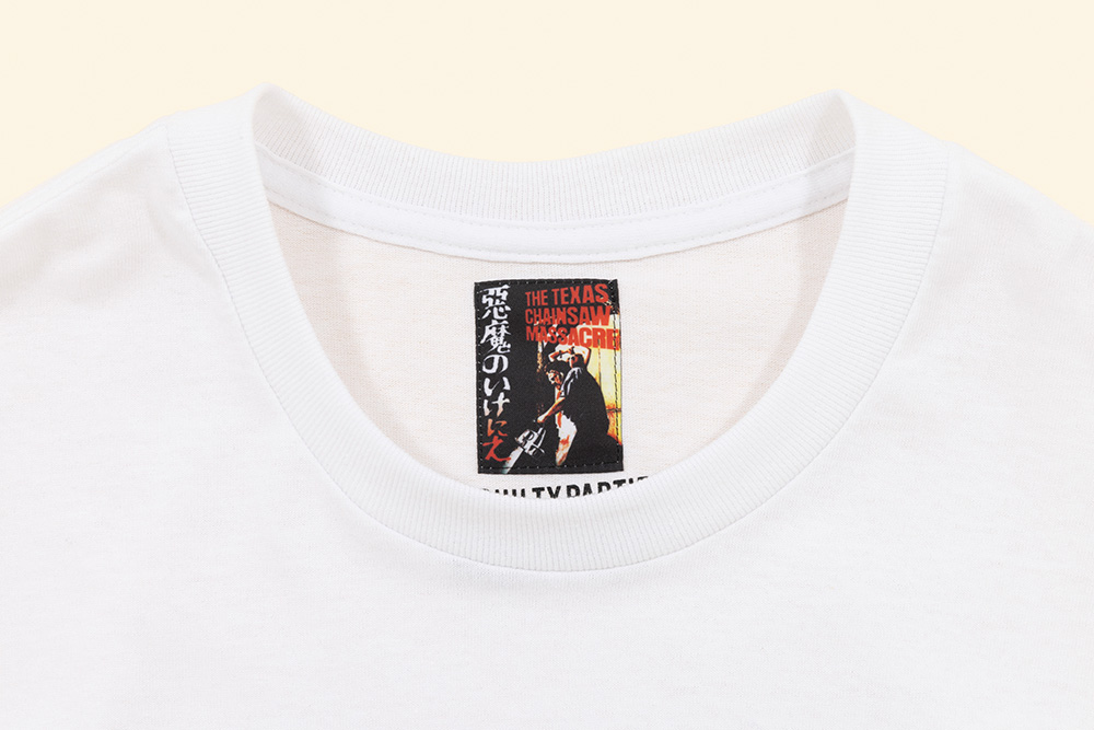 ワコマリア「悪魔のいけにえ」クルーネックTシャツの首のタグ部分のデティール